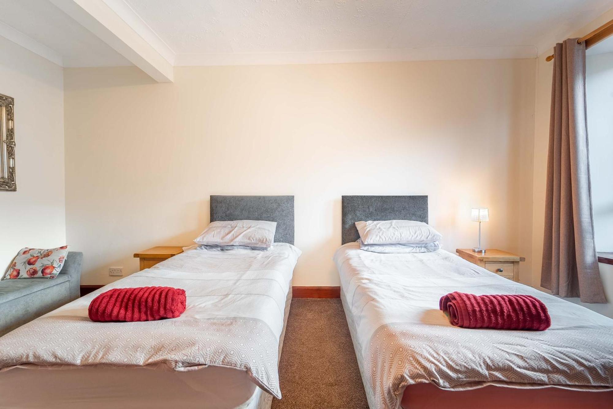 Prime Location Rooms In High Street Fort William Exteriör bild