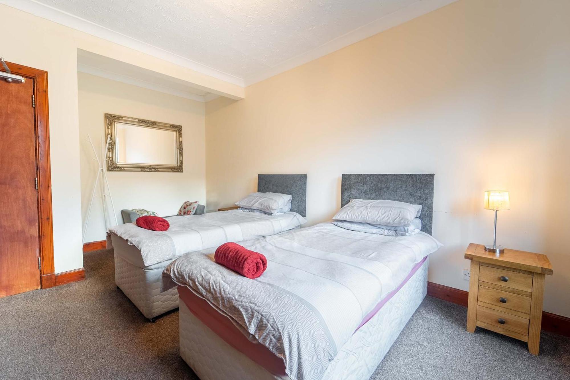 Prime Location Rooms In High Street Fort William Exteriör bild