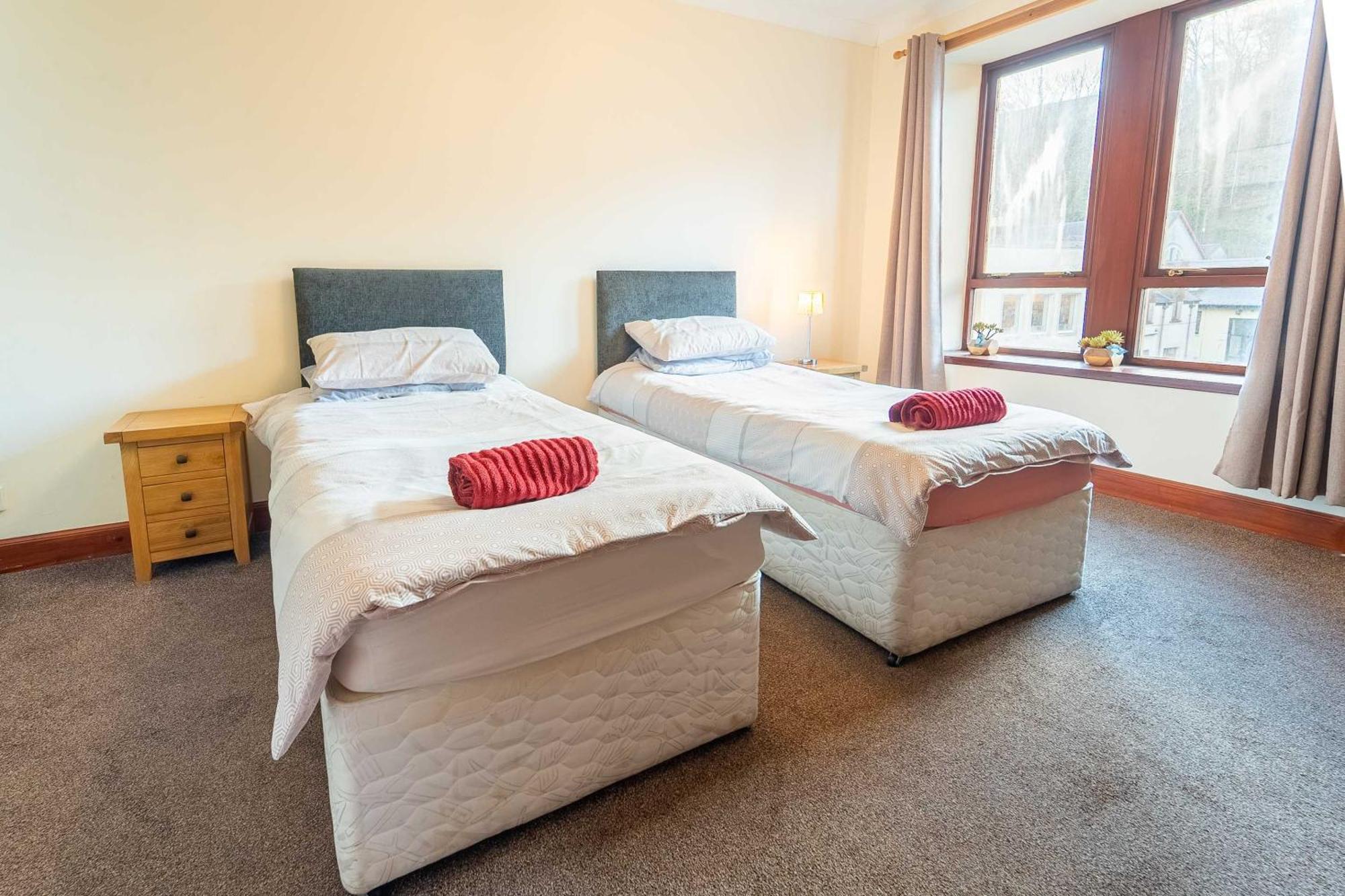 Prime Location Rooms In High Street Fort William Exteriör bild